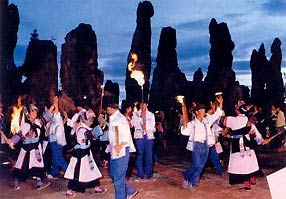 Фестиваль факелов в Каменном Лесу