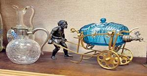 Старинные предметы пития из Музея русского застолья : 
сосуды для водки (Фото: Виталий БЕЛОУСОВ)