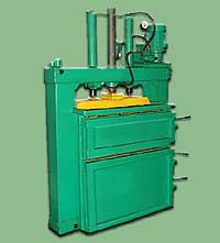 КЛАССИК БА3121 - вертикальный пакетировочный пресс - рацональная обработка мусора - макулатуры, картона, ПЭТ бутылок, алюминиевых банок, полиэтиленовой пленки