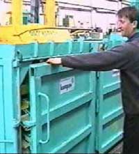 КЛАССИК БА3121-02 - пакетировочный пресс для увязки в кипы макулатуры и других неметаллических отходов - обеспечивает прессование макулатуры